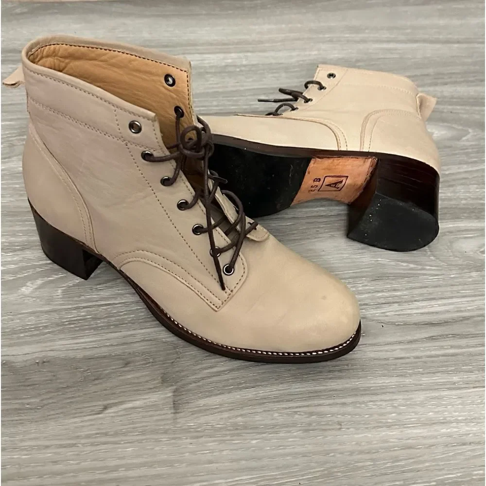 ADELANTE BOOTS SIZE 8.5